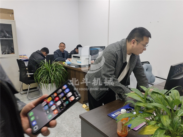 河北客戶(hù)考察酒糟炭化設(shè)備的深刻體驗(yàn)