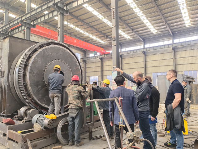 多功能連續(xù)式炭化設(shè)備受到俄羅斯客戶好評(píng)